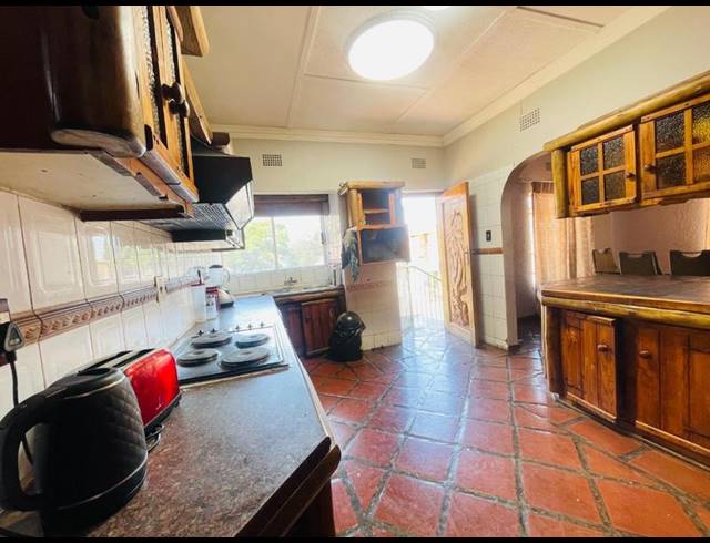 5 BEDROOM HOUSE FOR SALE IN LAMBTON